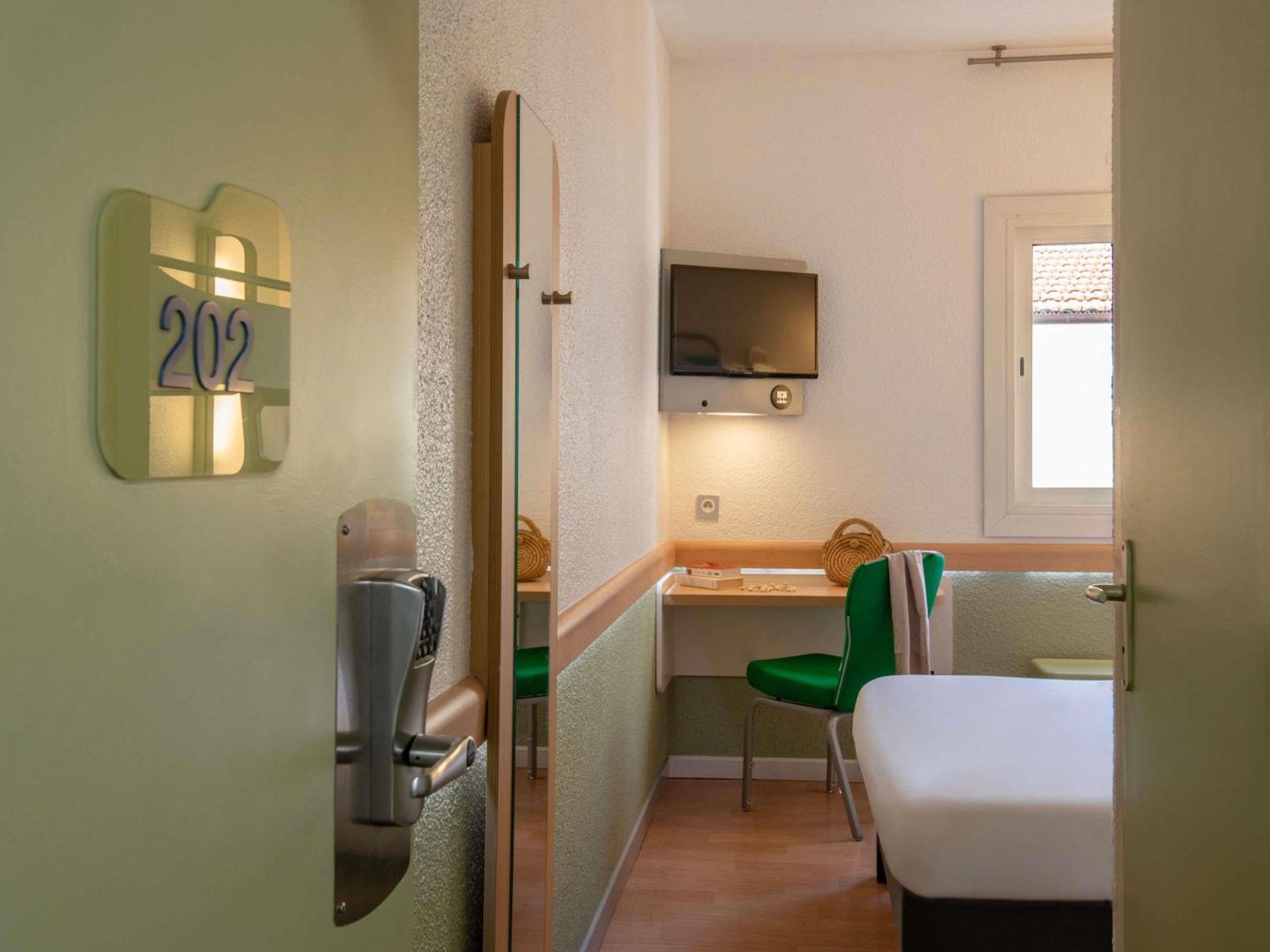 Double Room,1731422509:JPEG